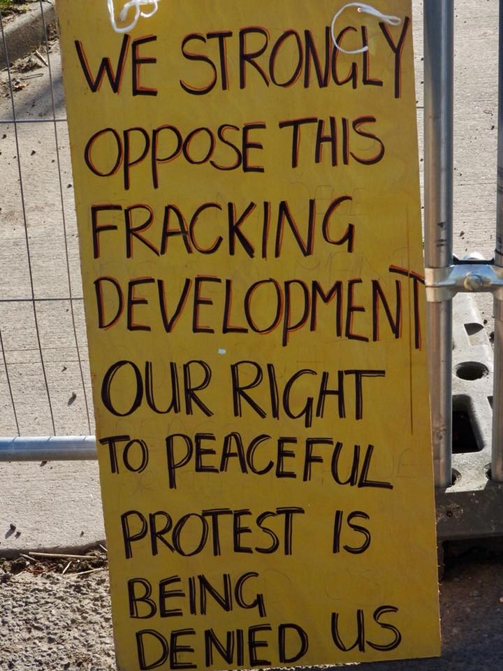 Lock-on protest outside the IGas Springs Road site at Misson, 22 March 2018. Photo: Julie Field