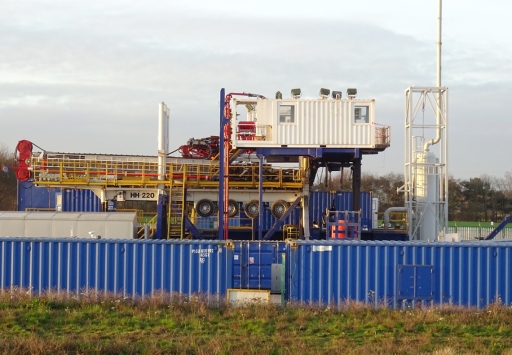 Breaking down the drilling rig at the IGas shale gas site at Tinker Lane, Nottinghamshire, 2 January 2019. Photo: TinkerLane.co.uk